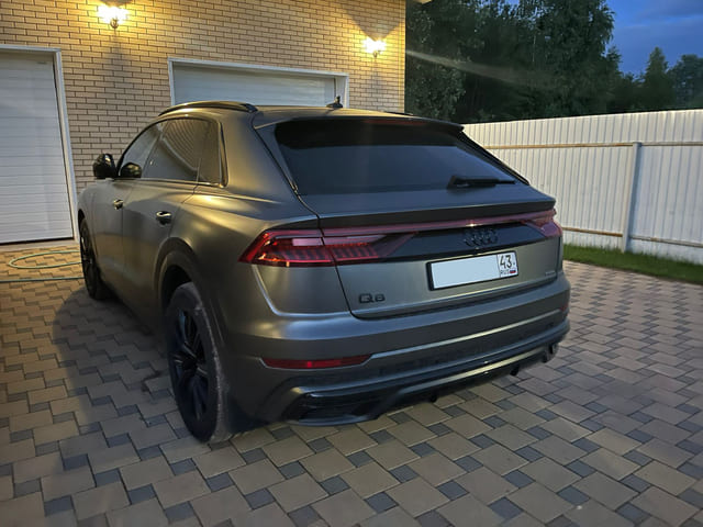 Audi Q8 2021 .