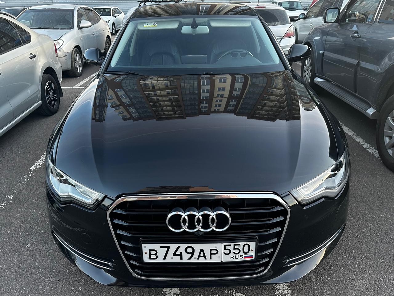 Audi A6 2014 .